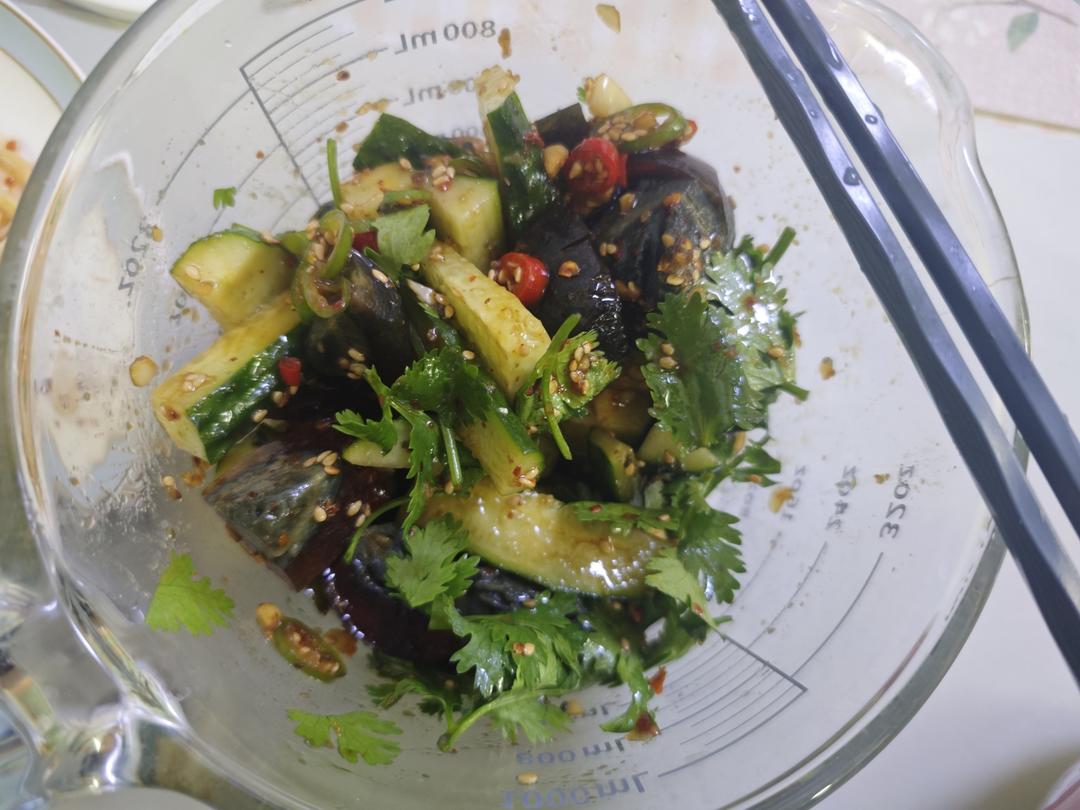 夏日开胃小凉菜“皮蛋拌黄瓜🥒”开胃减脂