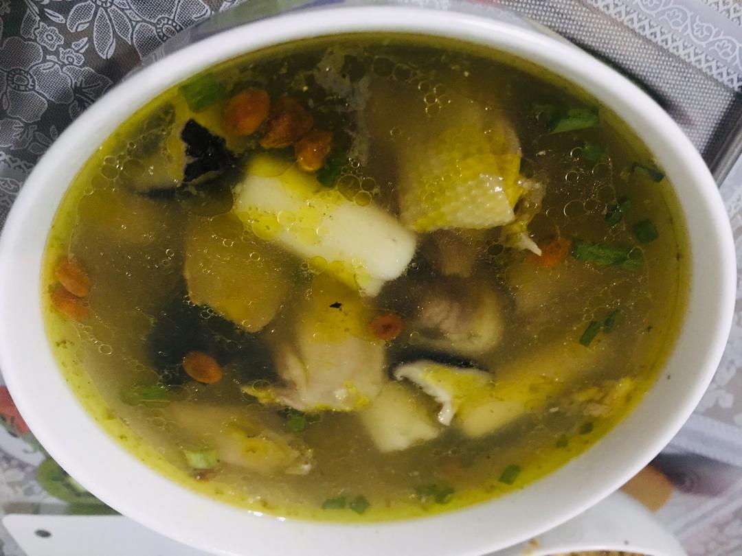 清澈鲜美的山药香菇鸡汤～两人份