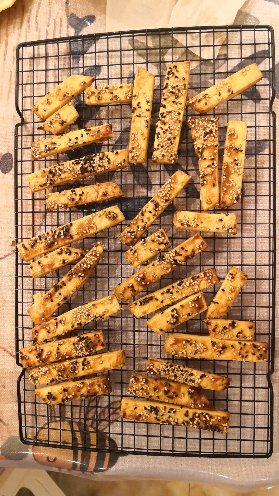 香甜酥脆，还带着一点奶香味，自制红薯饼干 吃一口就停不下来