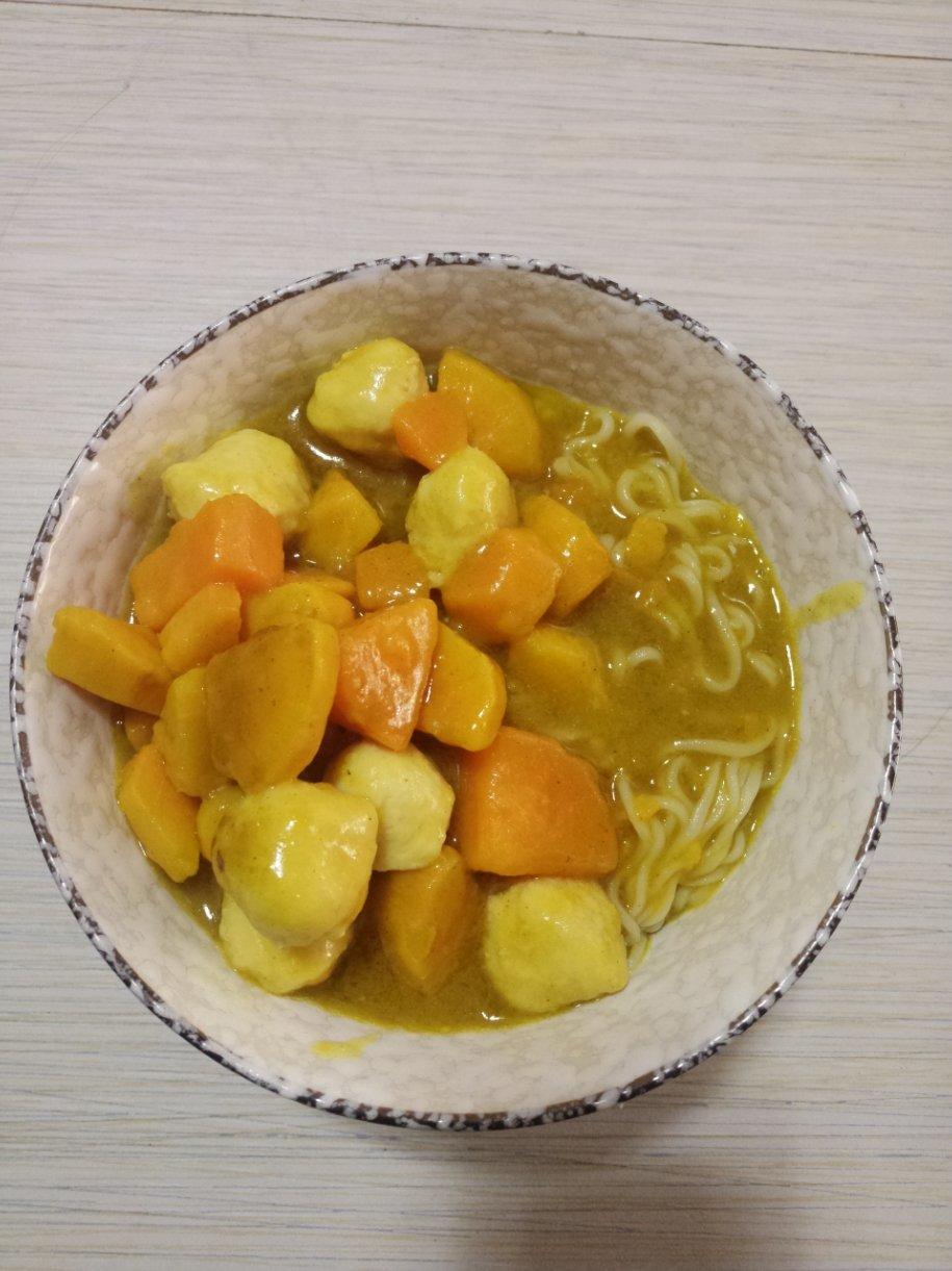 咖喱鱼丸面