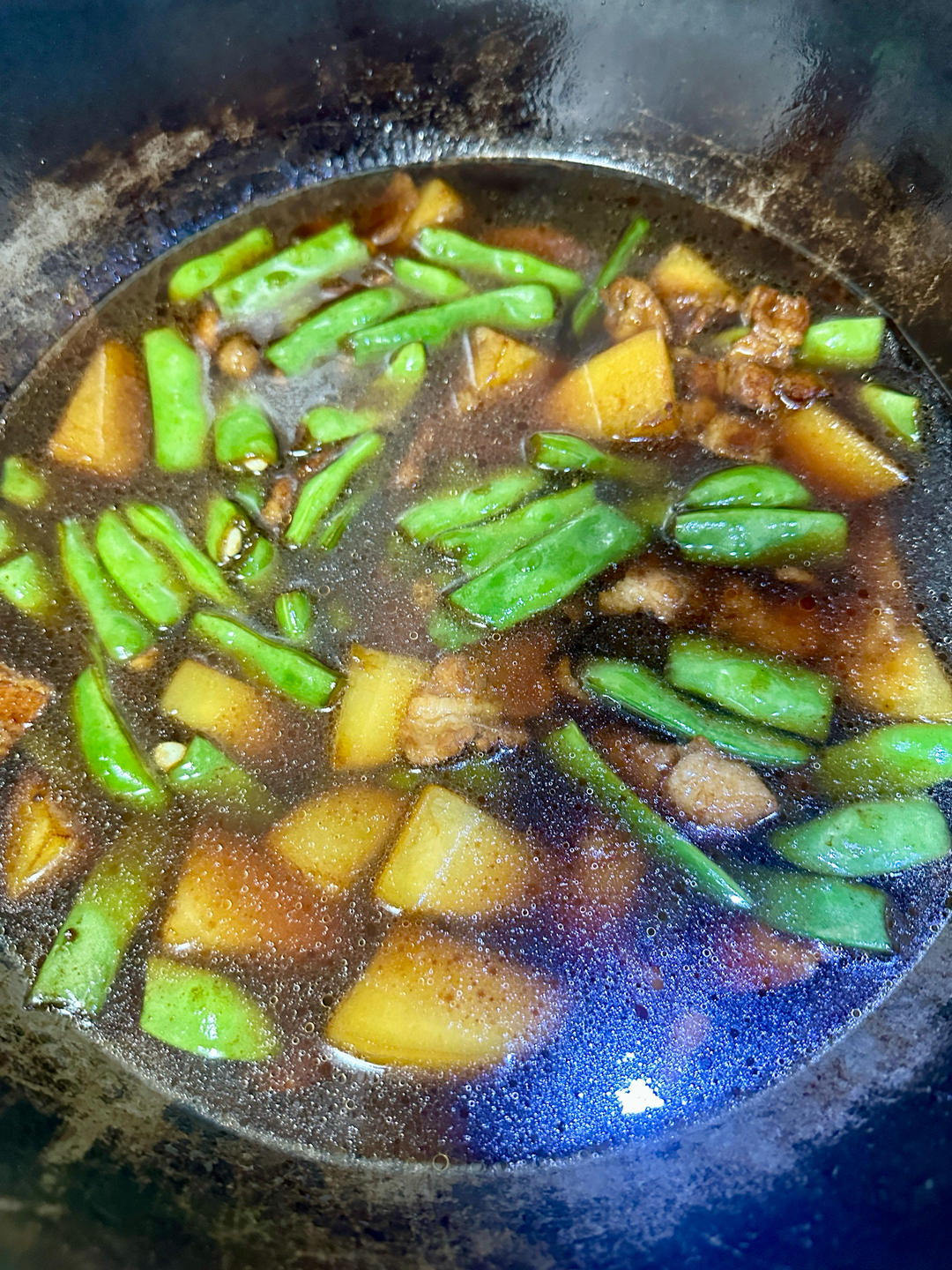 五花肉炖炒豆角土豆🥔的做法 步骤4