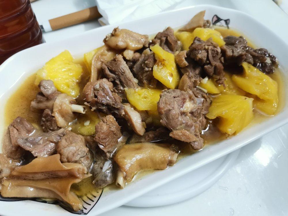 菠萝焖鸭