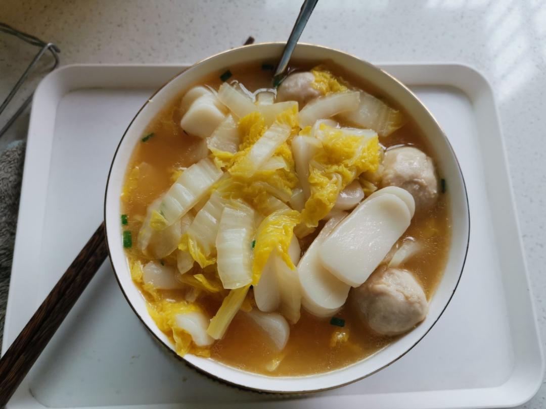 【白菜肉丝年糕汤】
