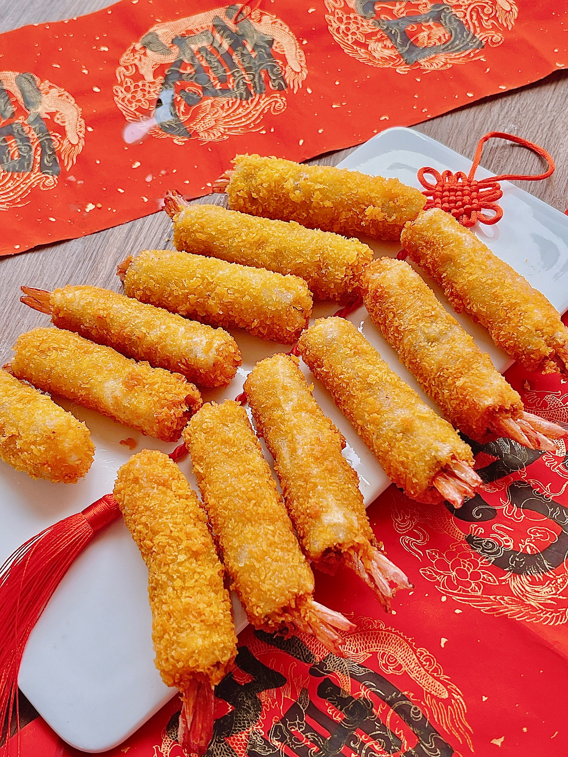 红红火火｜年夜饭之大虾鲜肉炸春卷😍的做法 步骤17