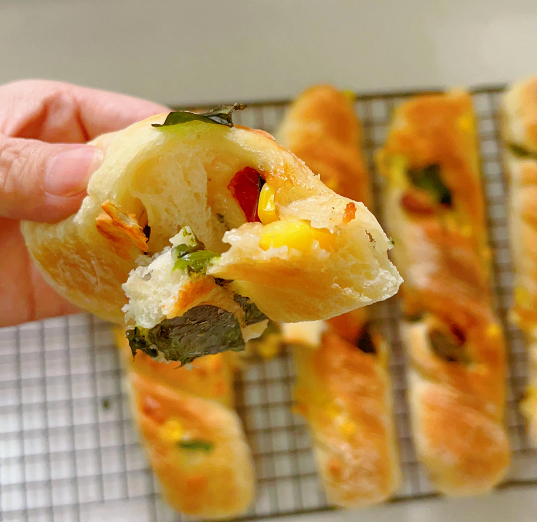 无需揉面，轻松做出外脆内软的恰巴塔扭扭棒，手残党们的福利来咯~