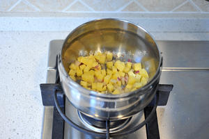 一锅端 | 子排土豆焖饭的做法 步骤4