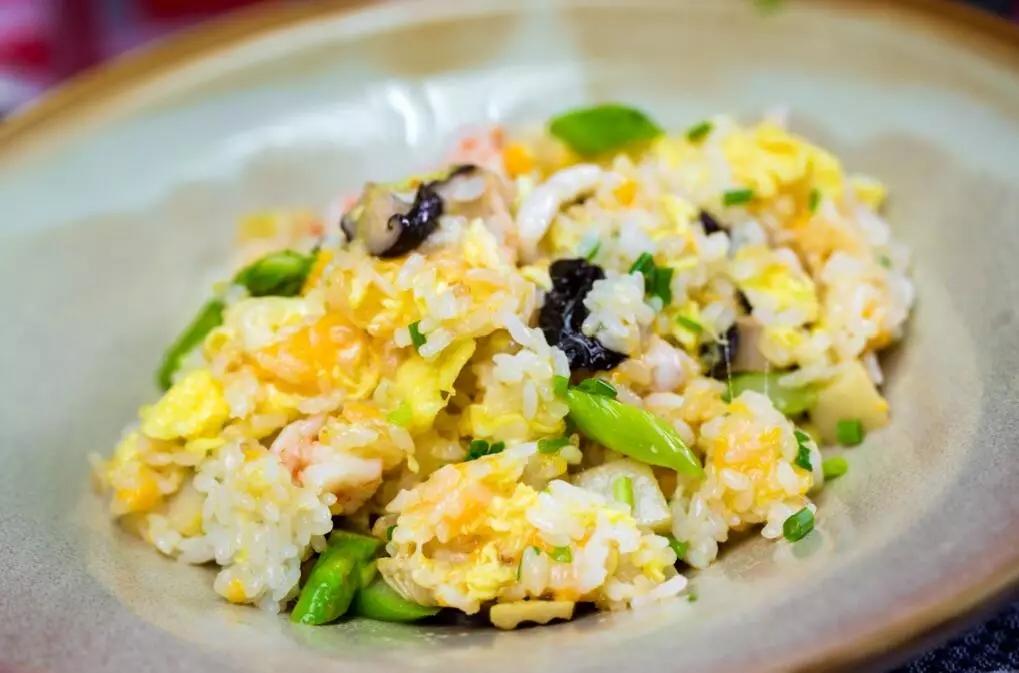 海鲜时蔬炒饭的做法