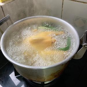 簡易刨鹽清遠雞（上海醉雞二用）的做法 步骤1