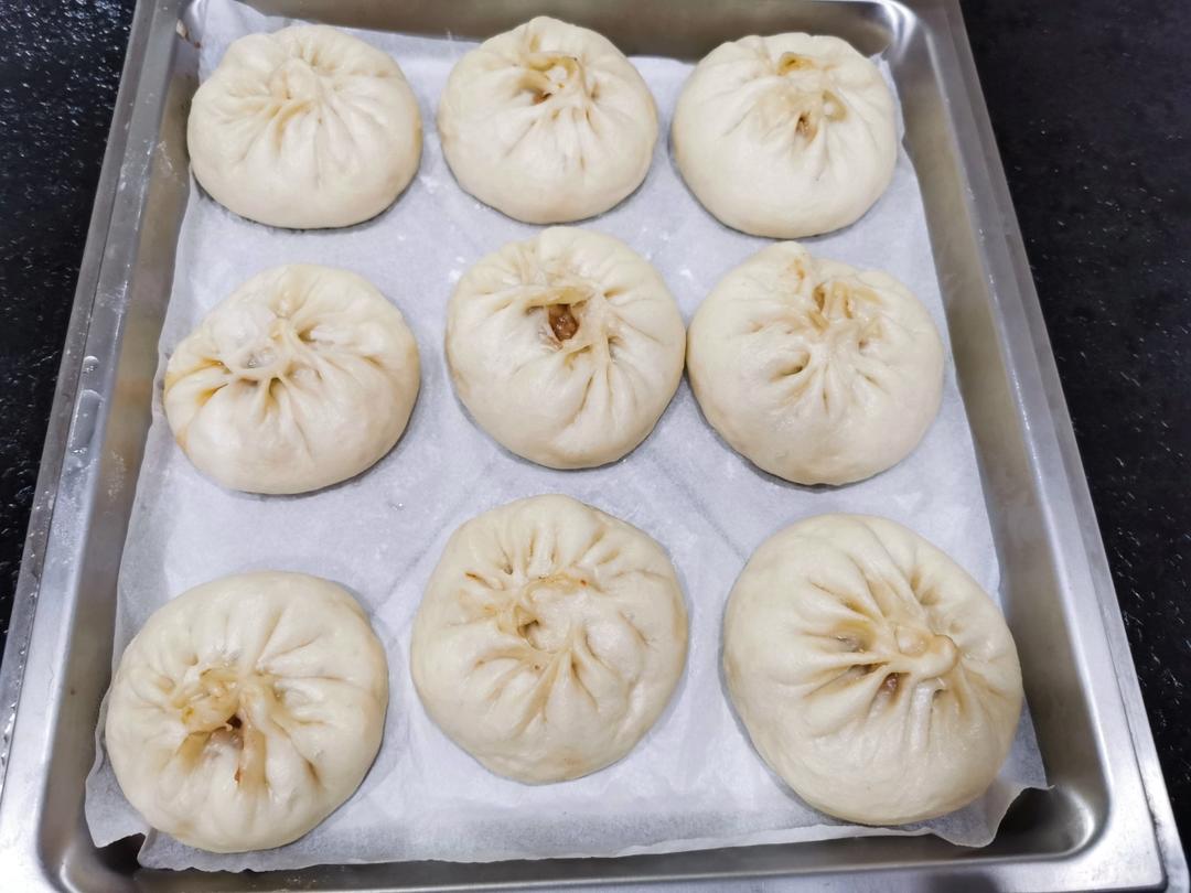 松软多汁的肉包子