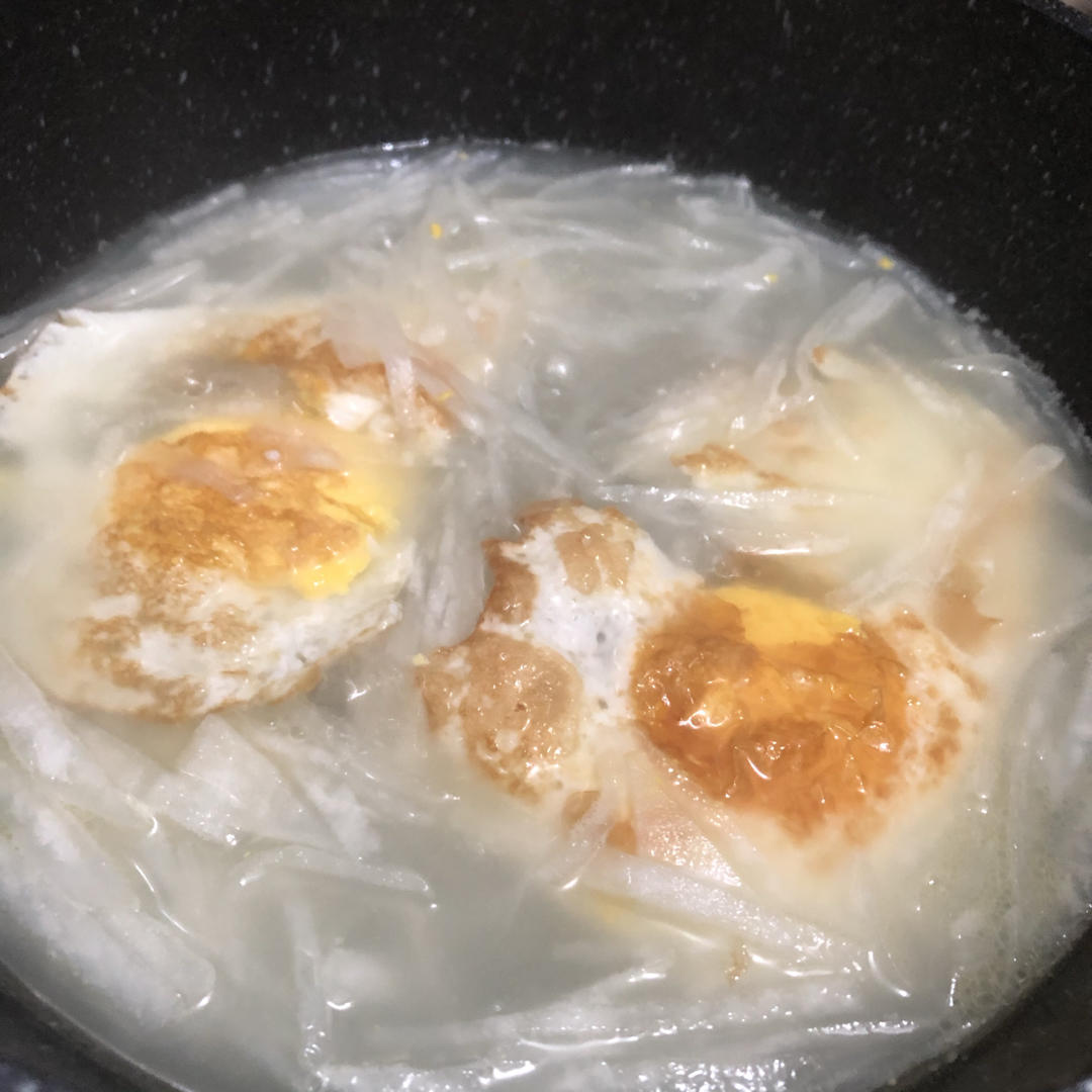 荷包蛋萝卜汤