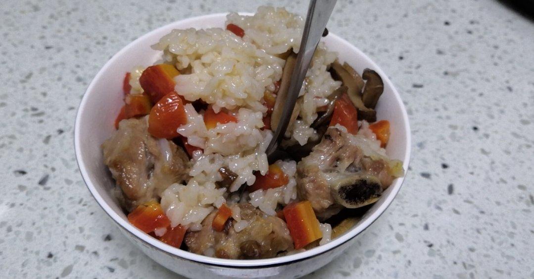 喷香排骨焖饭（爆好吃）