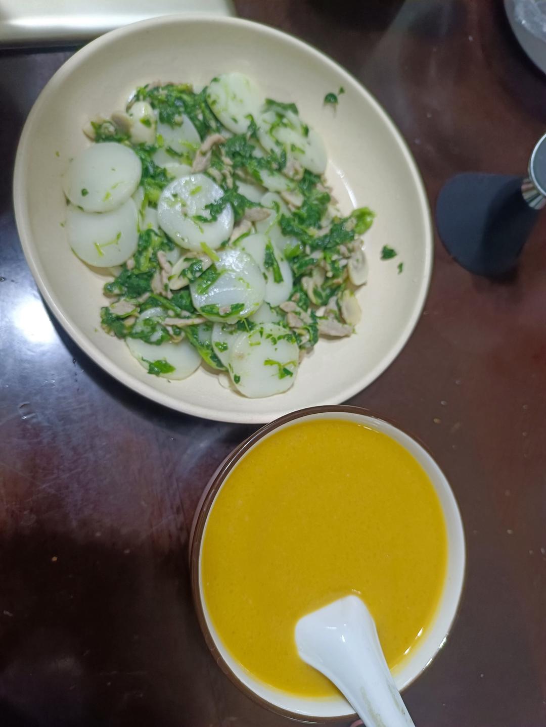 荠菜蘑菇炒年糕