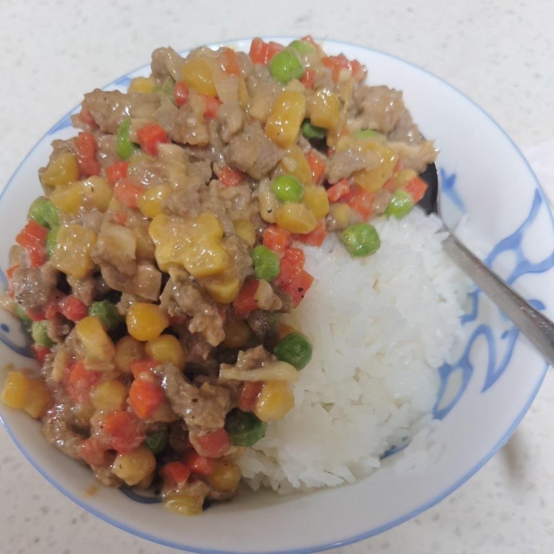 小朋友都喜欢的葱香蔬菜嫩爆牛肉粒