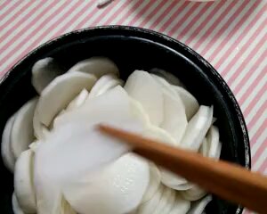 “零嘴系列”之快手酸甜脆萝卜――by anan的做法 步骤2