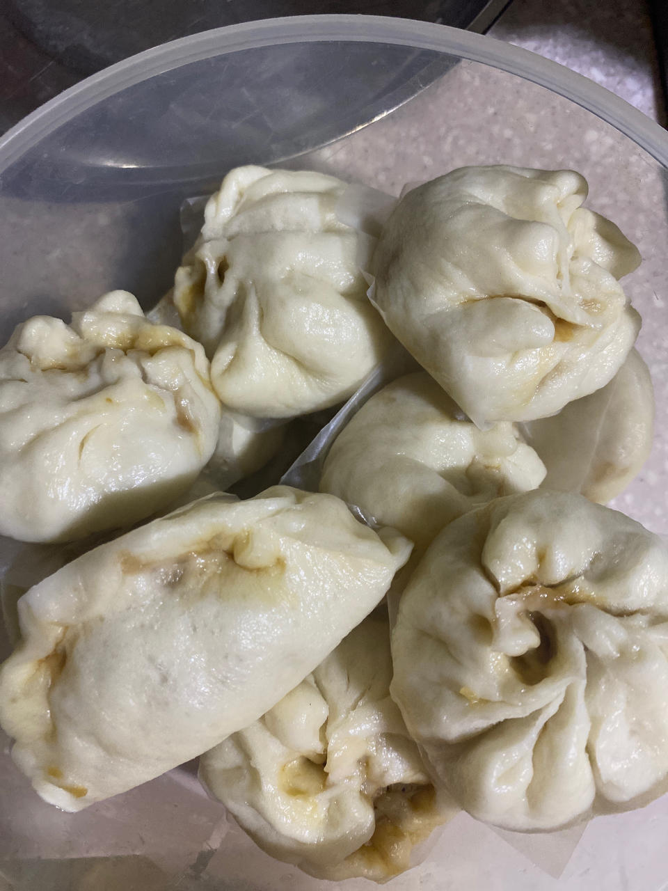 松软多汁的肉包子