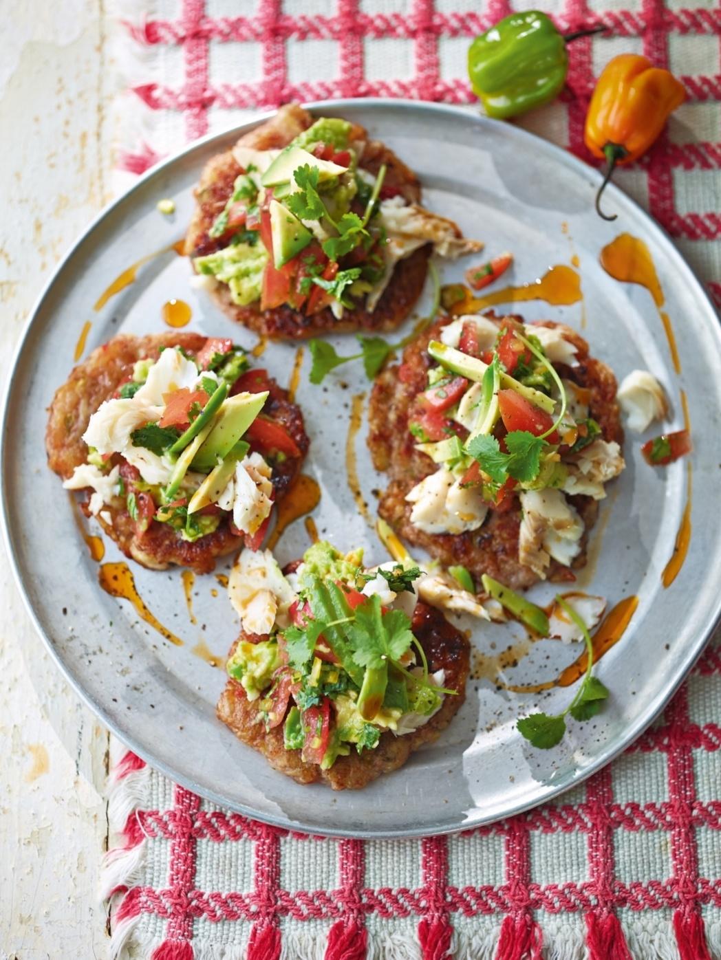 青香蕉饼配咸鱼牛油果的做法