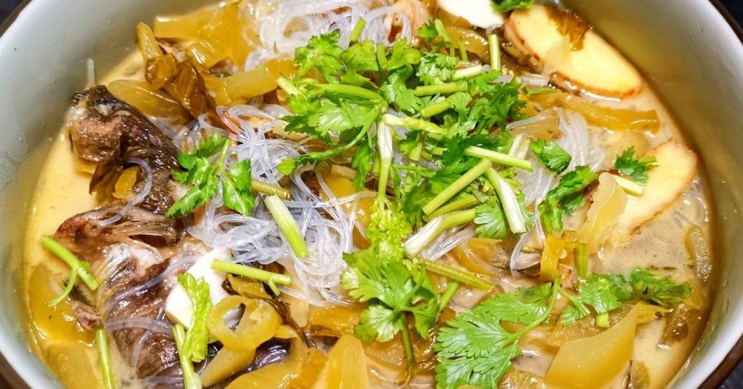 厨师长教你：“酸菜黄骨鱼”的正宗做法，一道营养丰富的家常菜