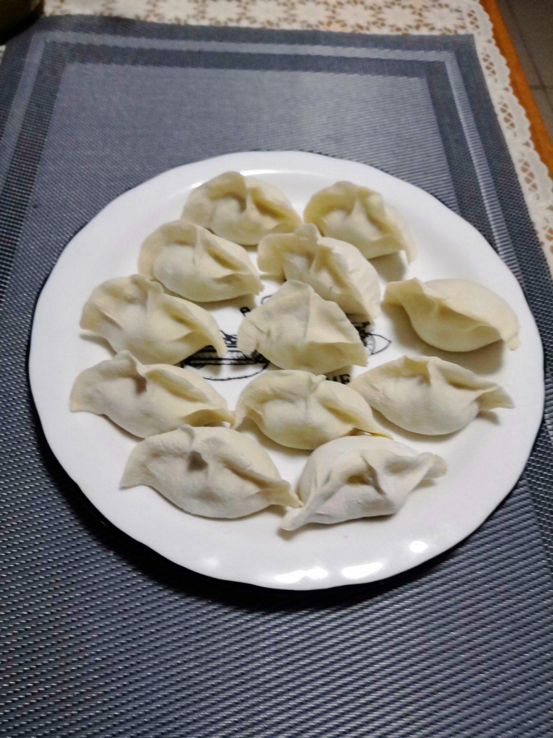 大肚饺子包法——后附视频  (胡萝卜牛肉馅儿)