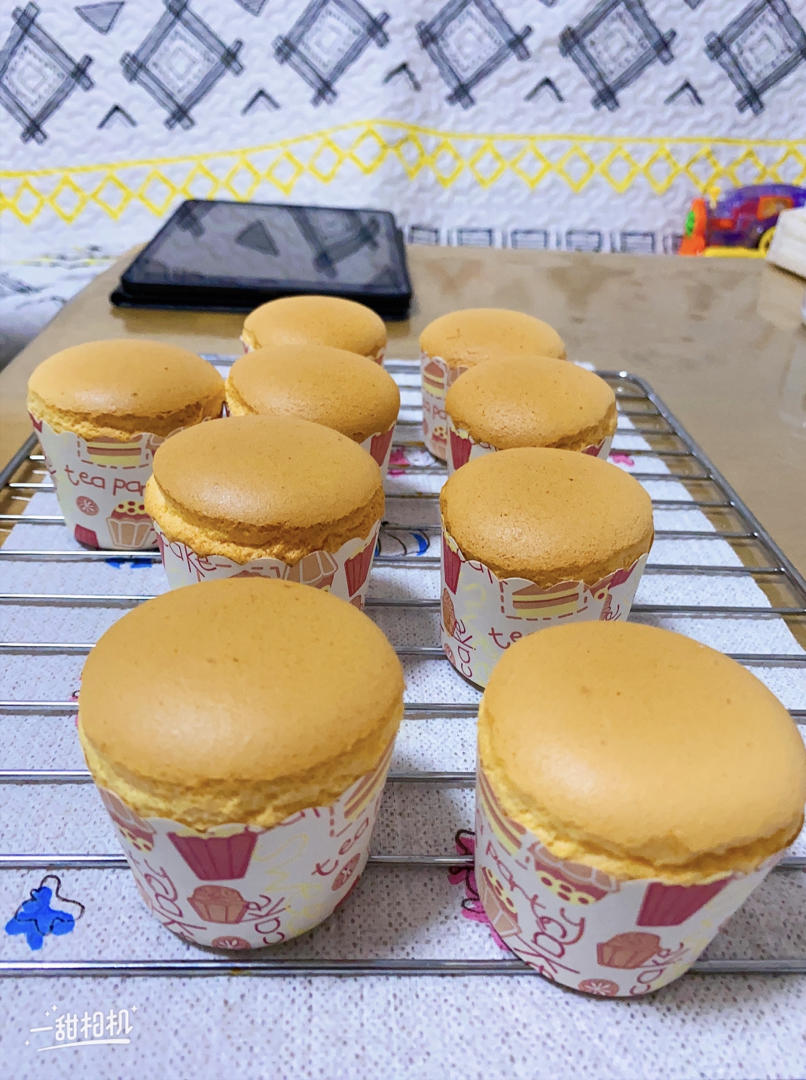 不塌不裂的纸杯戚风蛋糕