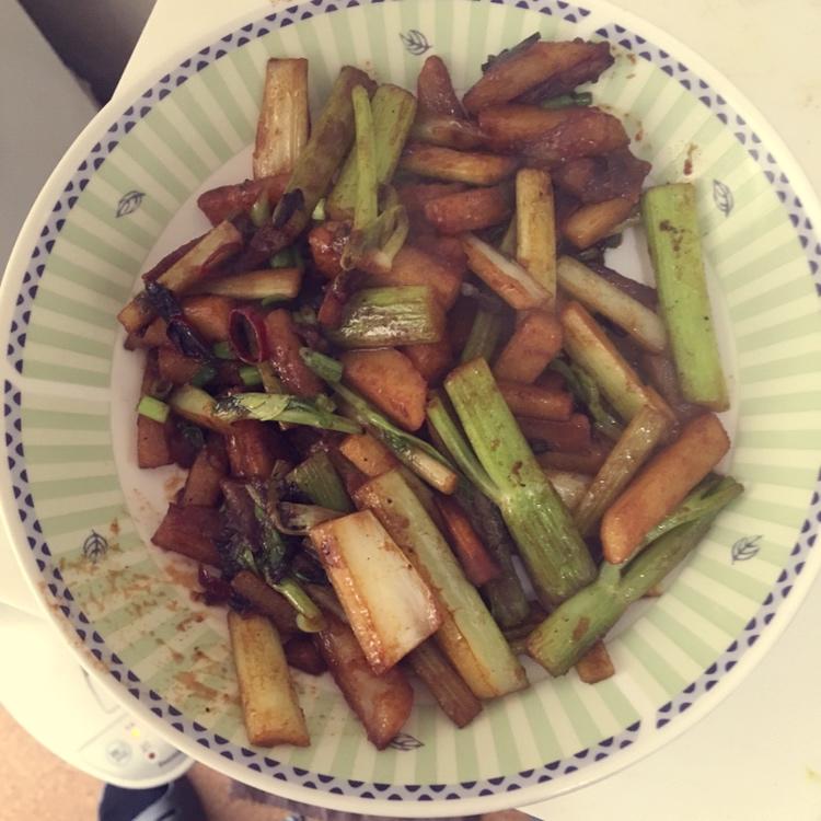 土豆炒芹菜