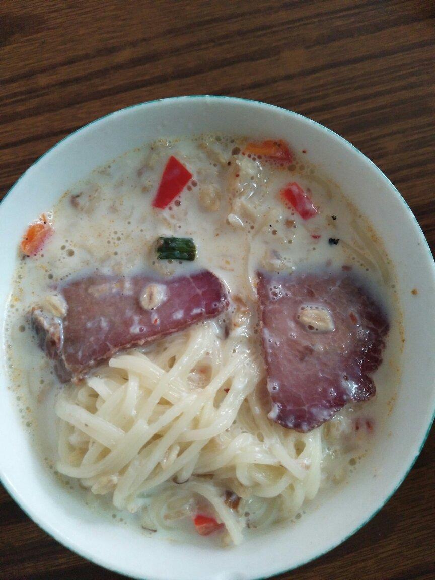 牛奶辛拉面（汤头浓郁，非常好吃）