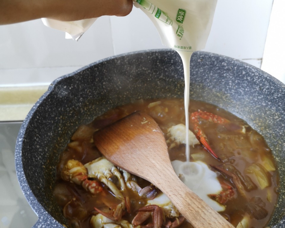 不用椰浆也能完美复制的减脂版咖喱蟹！的做法 步骤6