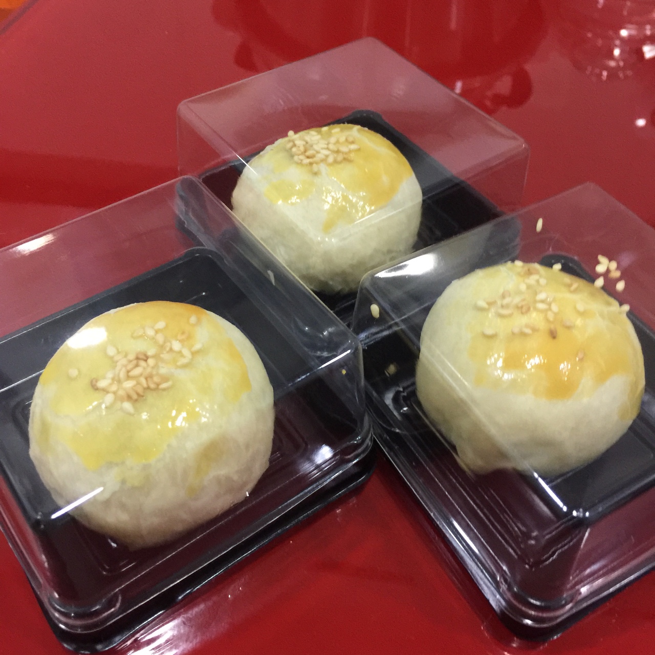 蛋黄酥 Danhuangsu