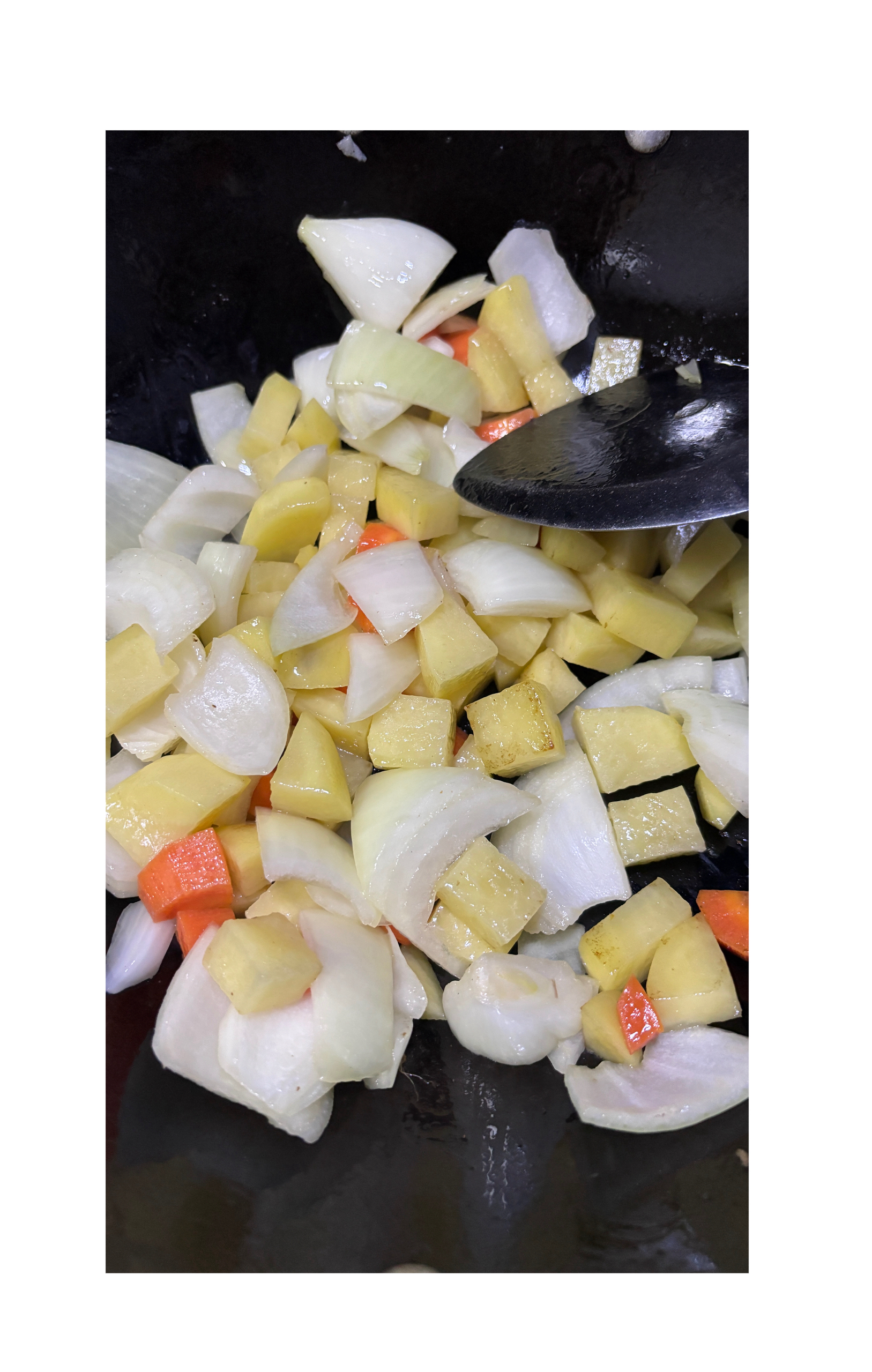最简单美味版咖喱土豆胡萝卜的做法 步骤4