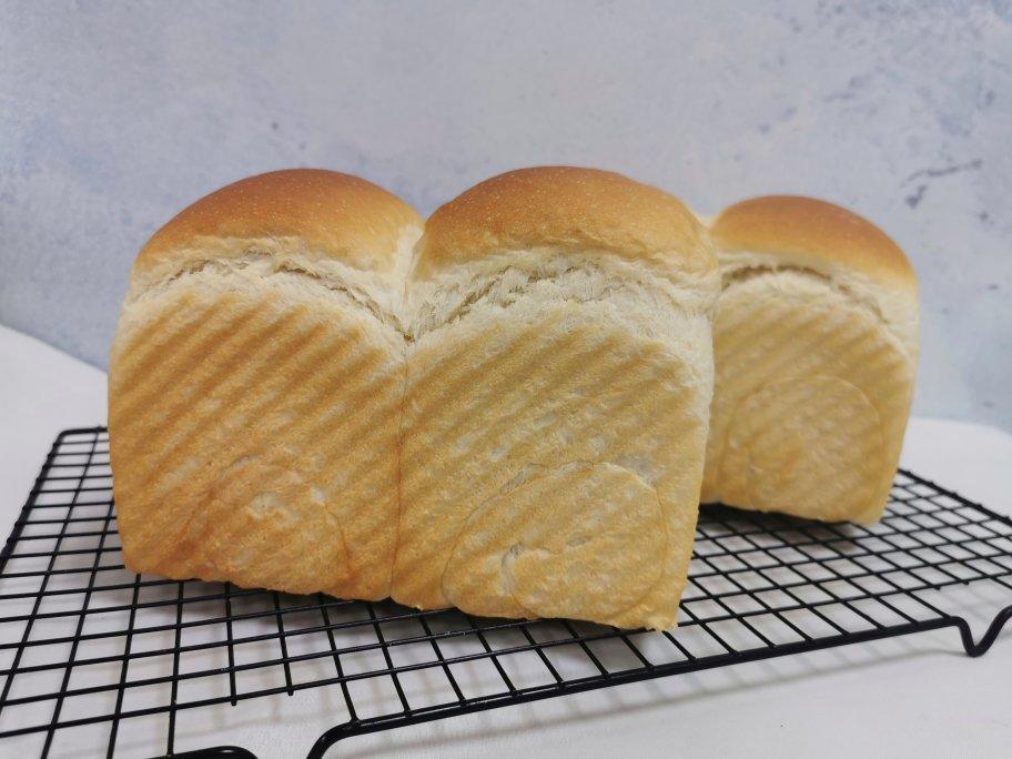 像吻到棉花的炼乳吐司