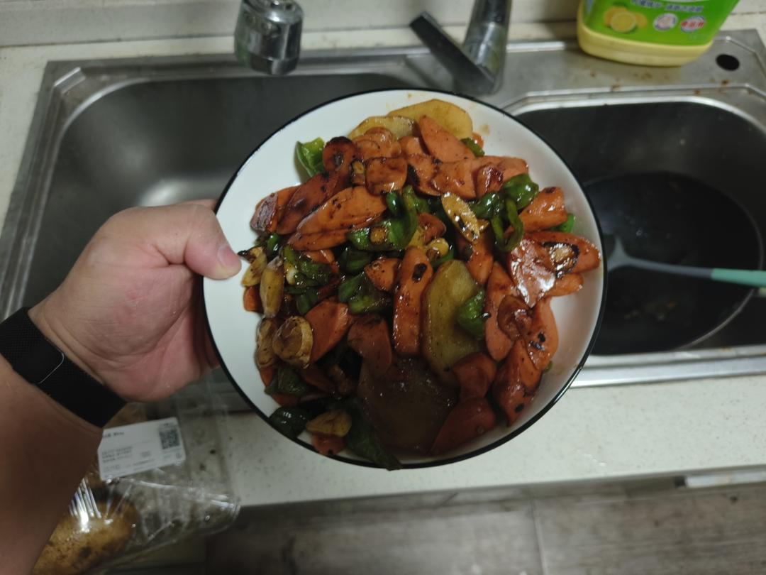 经典下饭神器———青椒火腿炒土豆片