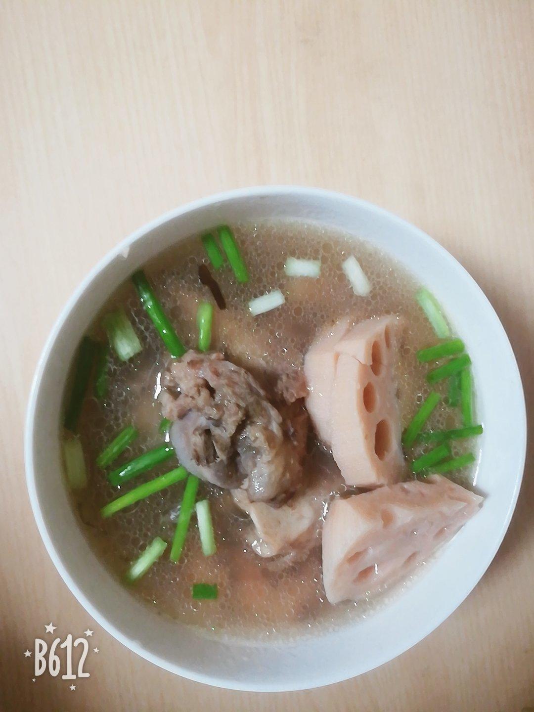 莲藕煲猪骨--粤式老火汤