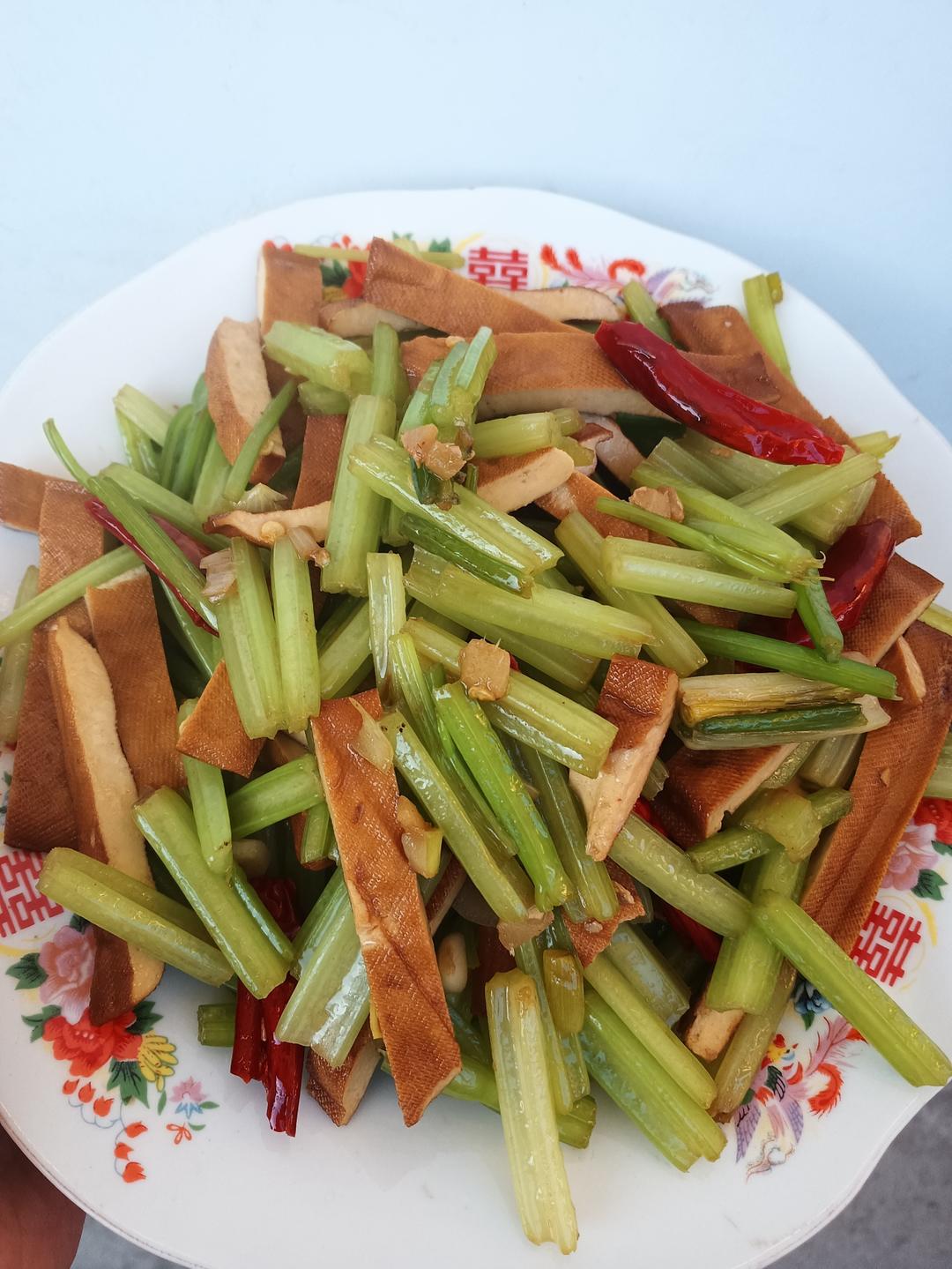 【香芹炒豆干】