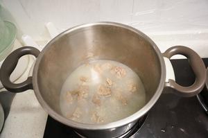 白萝卜牛肝菌牛尾汤的做法 步骤7