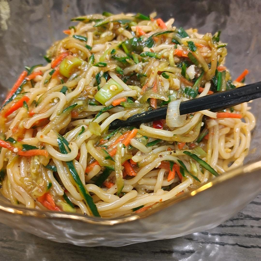 超简单的酸辣凉拌面