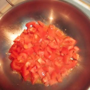 【瘦身又美味】西红柿金针菇豆腐汤的做法 步骤5