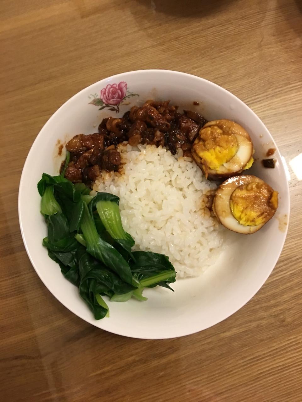 洋葱酥卤肉饭