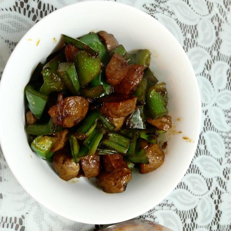 尖椒炒肉丸片