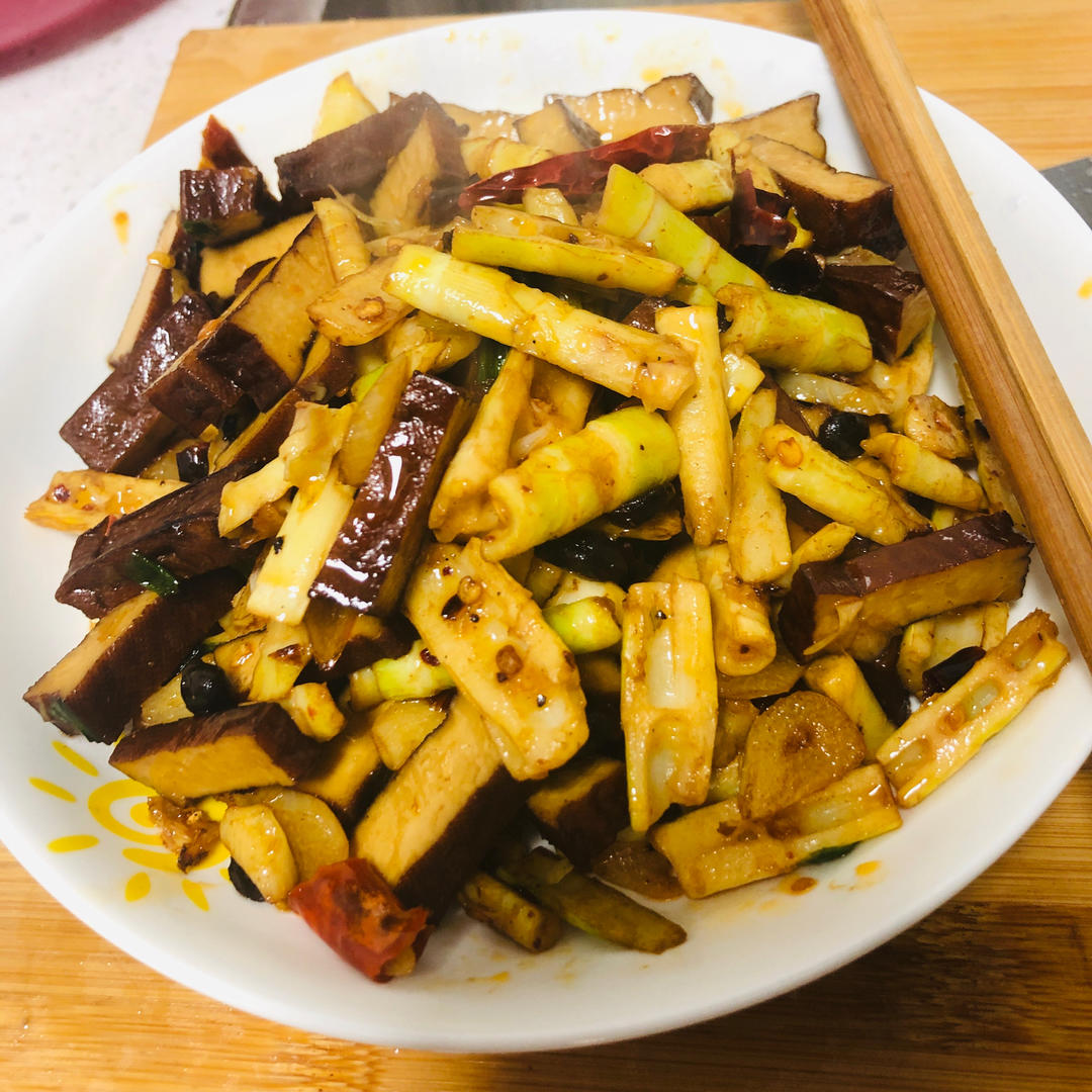 春笋炒香干🍃是杭州人最爱的老底子菜～
