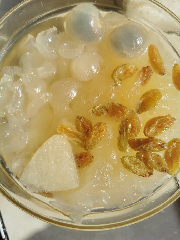 冰糖雪梨银耳汤