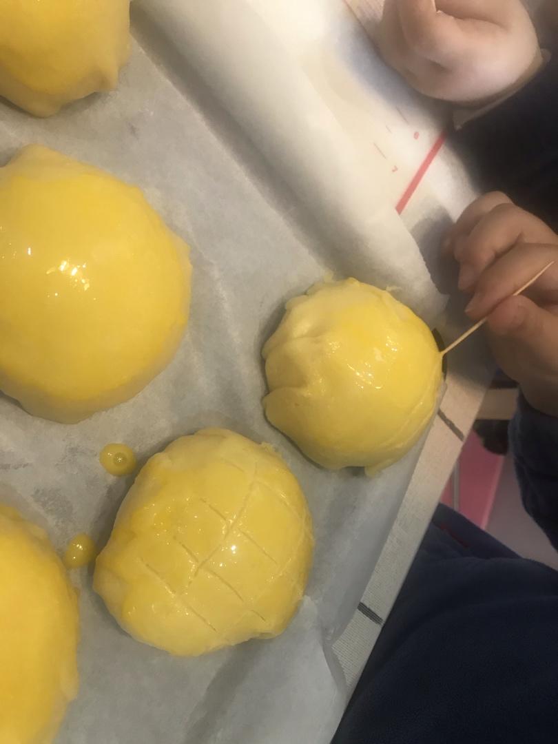 好吃到炸裂的港式菠萝包（附带制作酥皮的小视频）