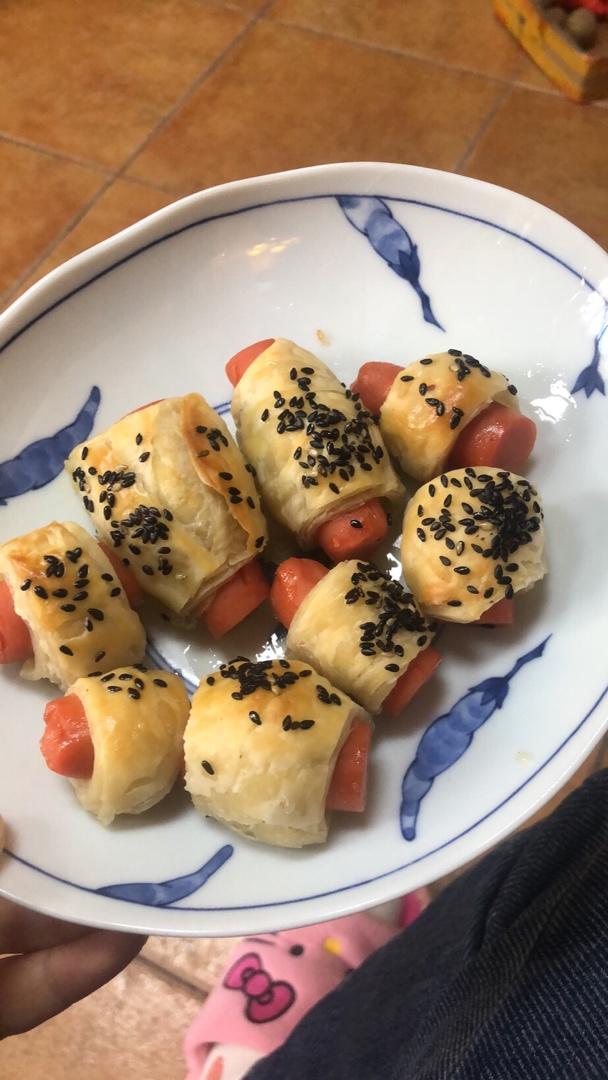 香肠酥皮卷：手抓饼皮还能这样吃，不用和面快速搞定早餐