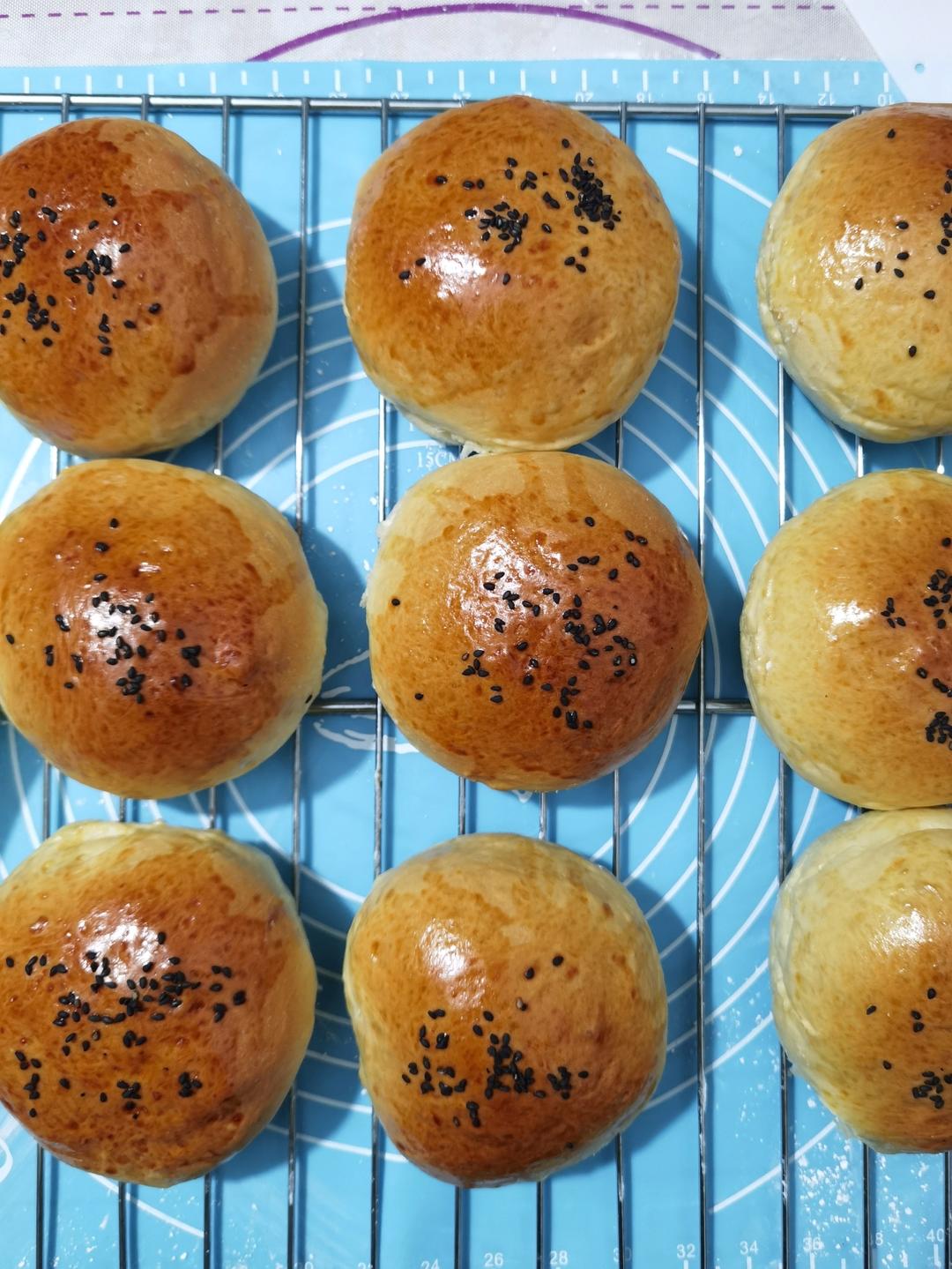 马苏里拉奶酪馅毛毛虫面包