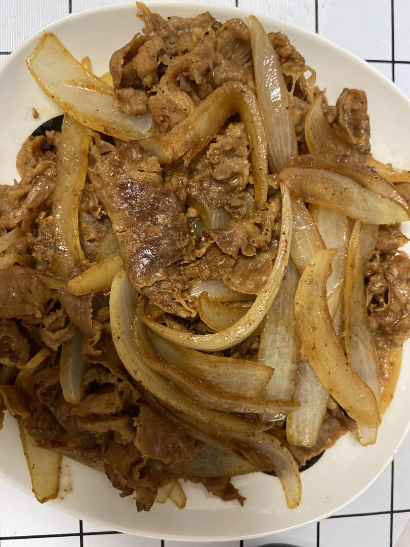 好吃到舔盘的秘制洋葱炒肥牛卷！拌饭巨香