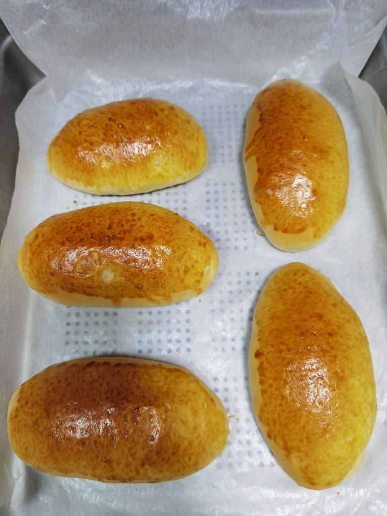 儿时去面包房必买的［椰丝奶油包］