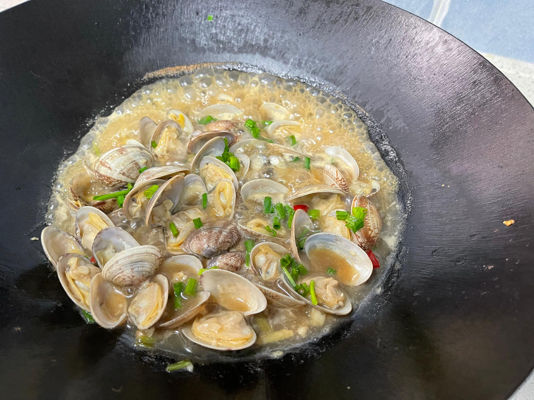 🔥超级简单的辣炒花蛤～味道绝对好吃到舔壳