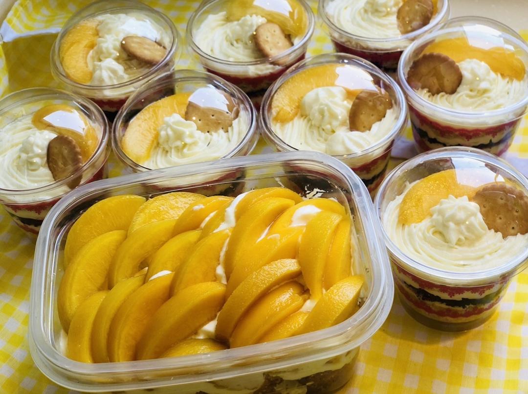 黄琴lily做的黄桃盒子蛋糕