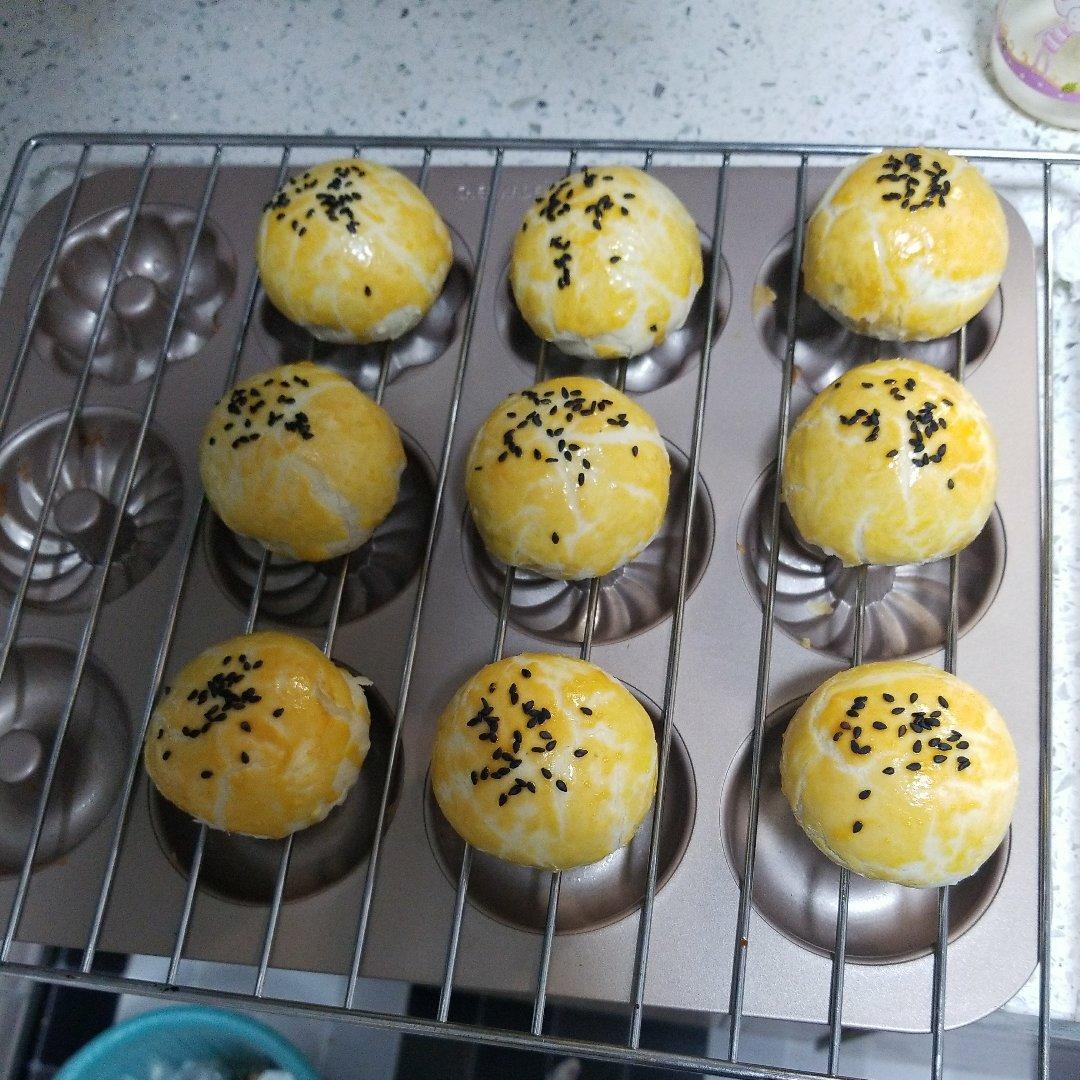 超简单不用揉出膜的～蛋黄酥（皮很酥）