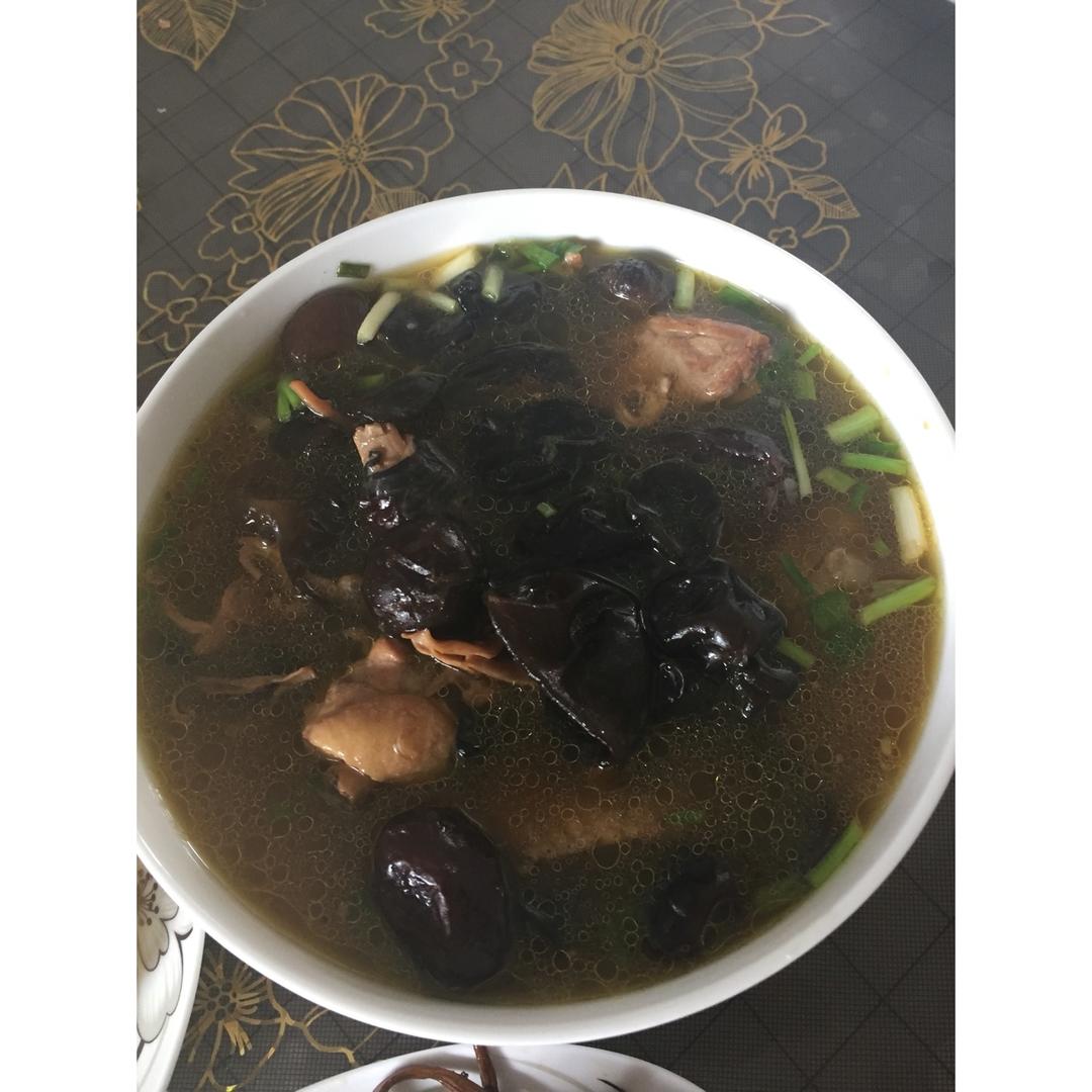 墨鱼鸡汤