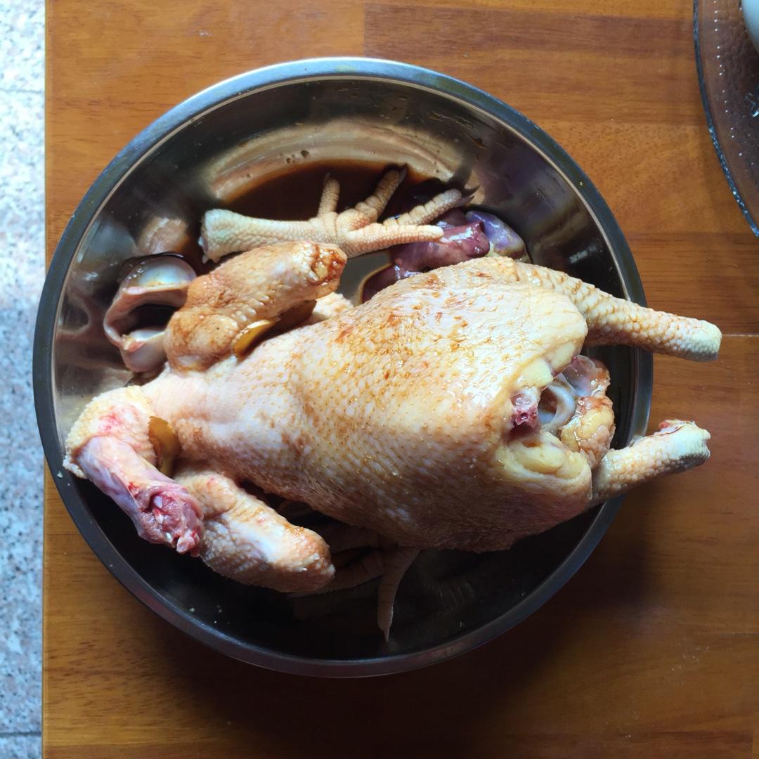 九层塔焗鸡（铸铁锅 珐琅锅 罗勒 盐焗鸡）的做法 步骤1