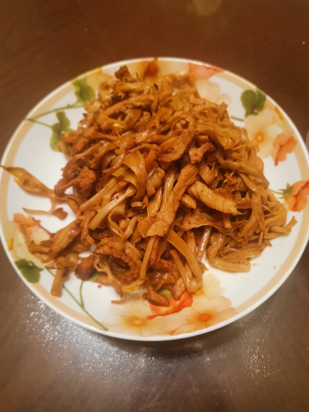 黄花菜炒肉